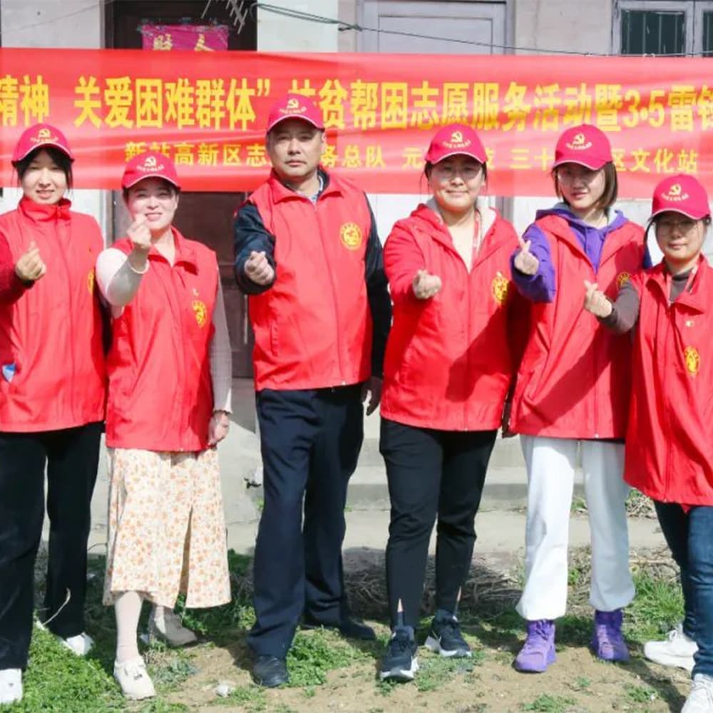 ¡aprenda de lei feng y observe la acción "feng" de los voluntarios tecnológicos de yuanchen!
